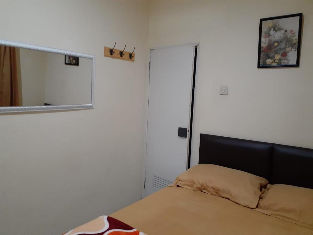 Hotel Kost Carmelia Syariah Baranangsiang 2*