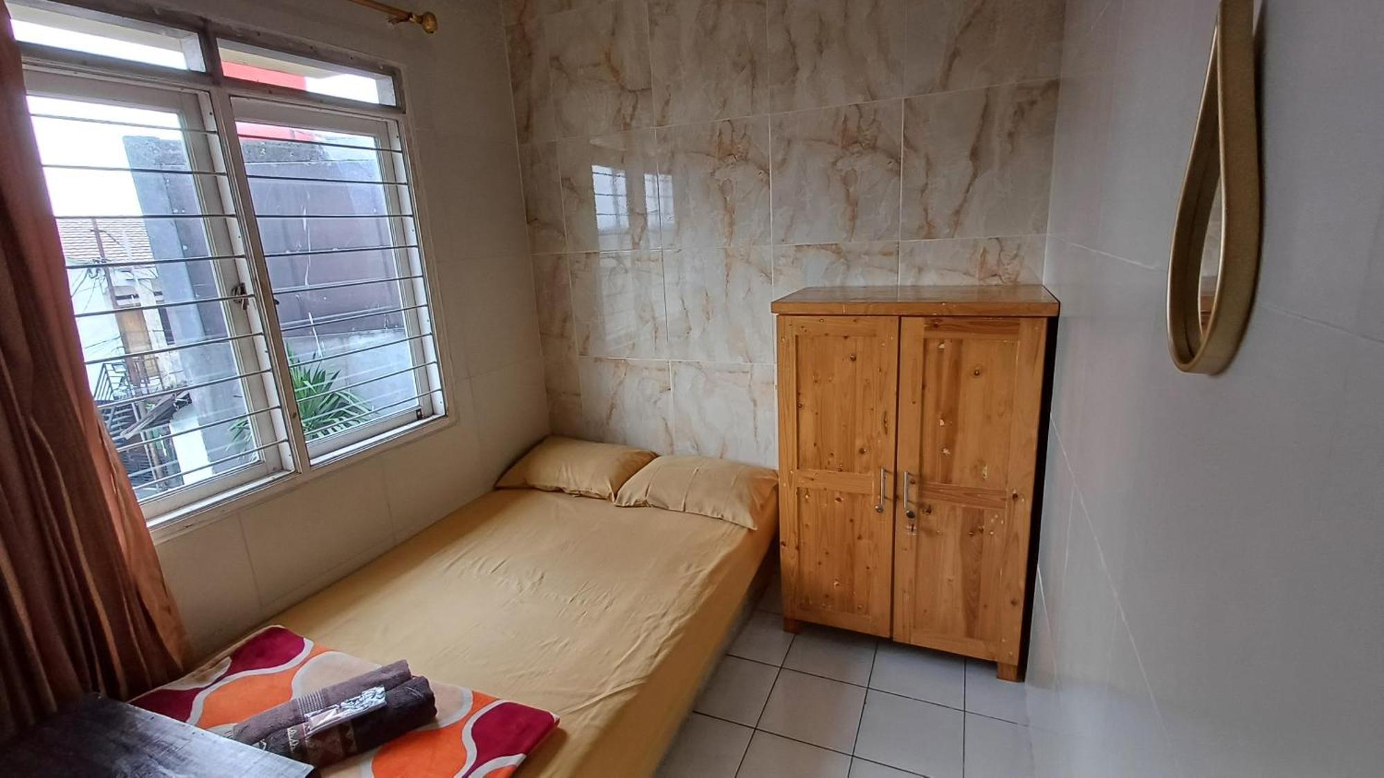 Hotel Kost Carmelia Syariah Baranangsiang 2*